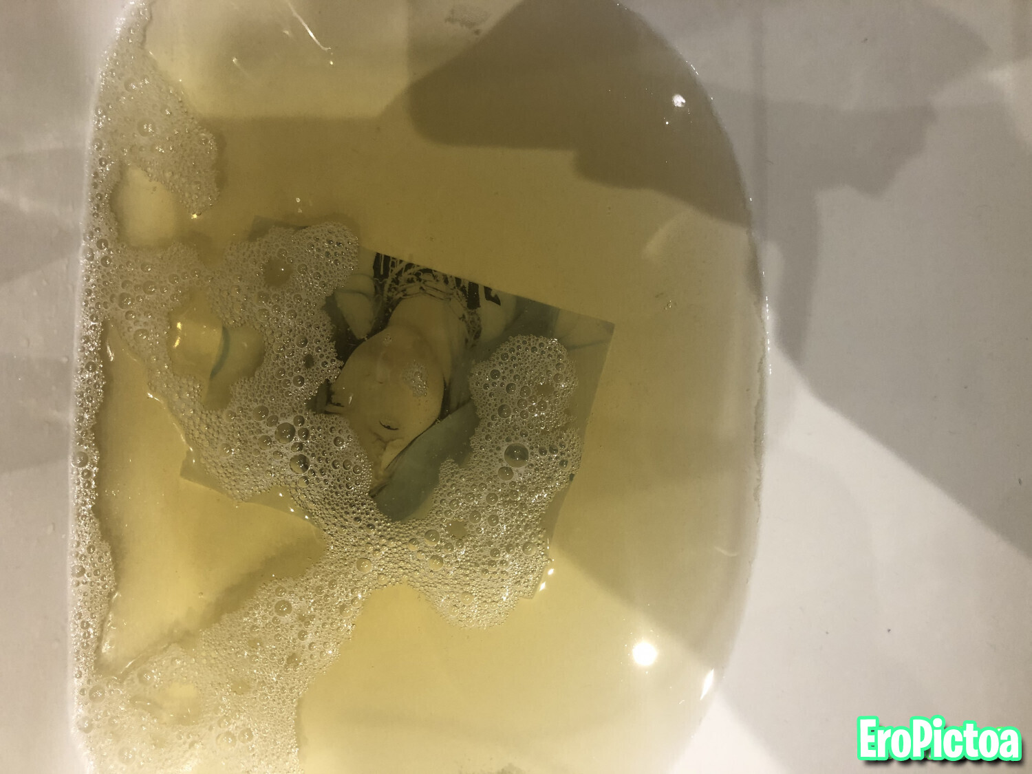 Billie Eilish piss tribute photo - Part 15