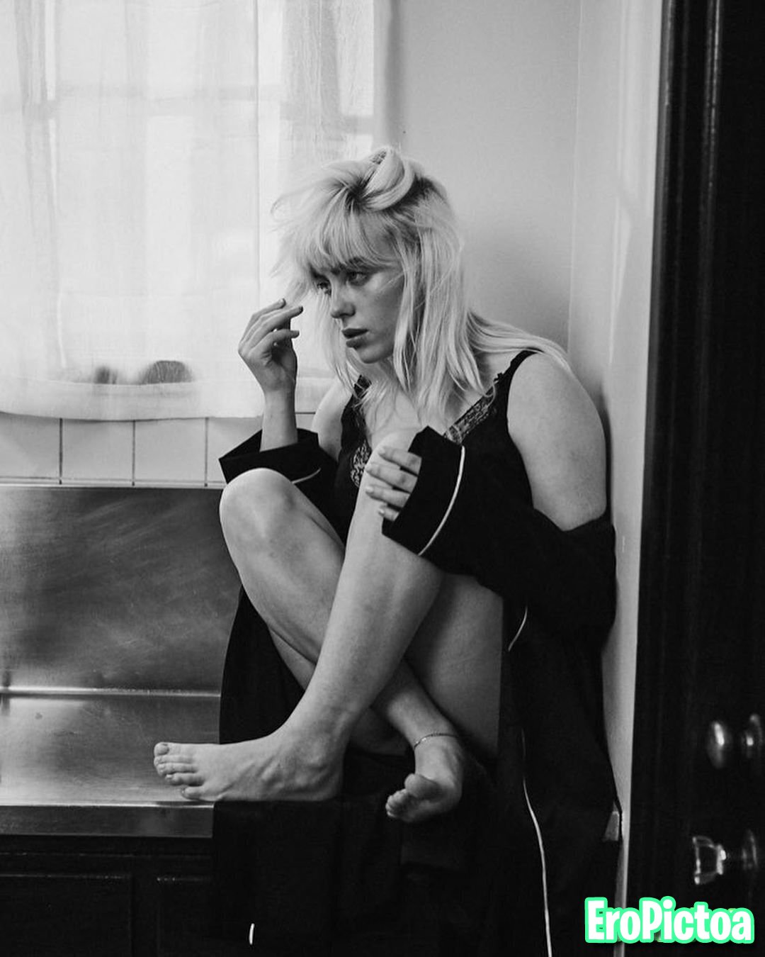 Billie Eilish photo featuring feet - Part 1