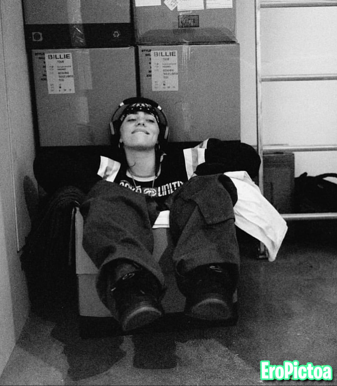 Billie Eilish photo featuring Feet - Part 2