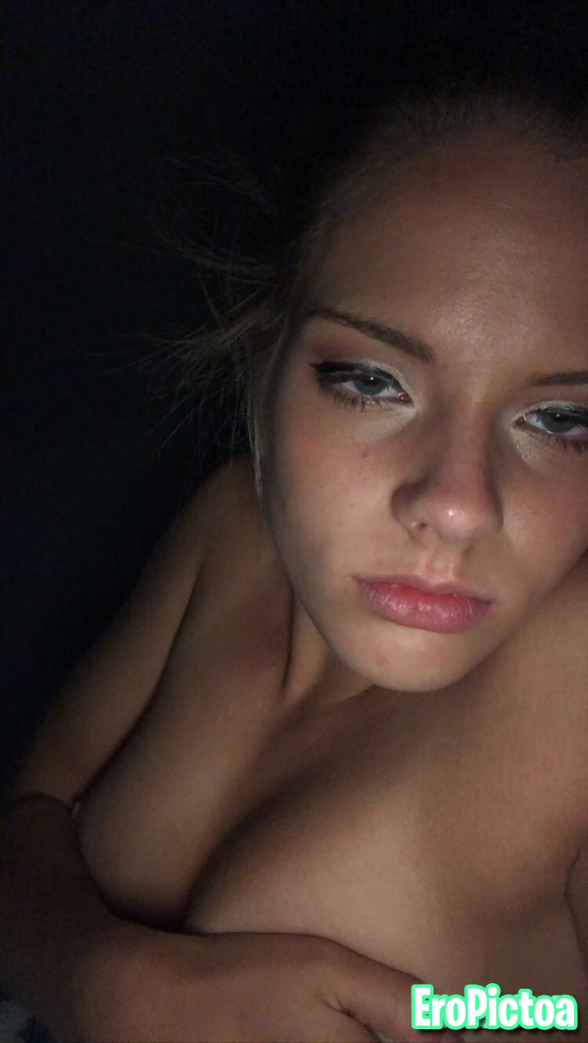 Pretty blonde, Olivia selfies photo featuring Amateur