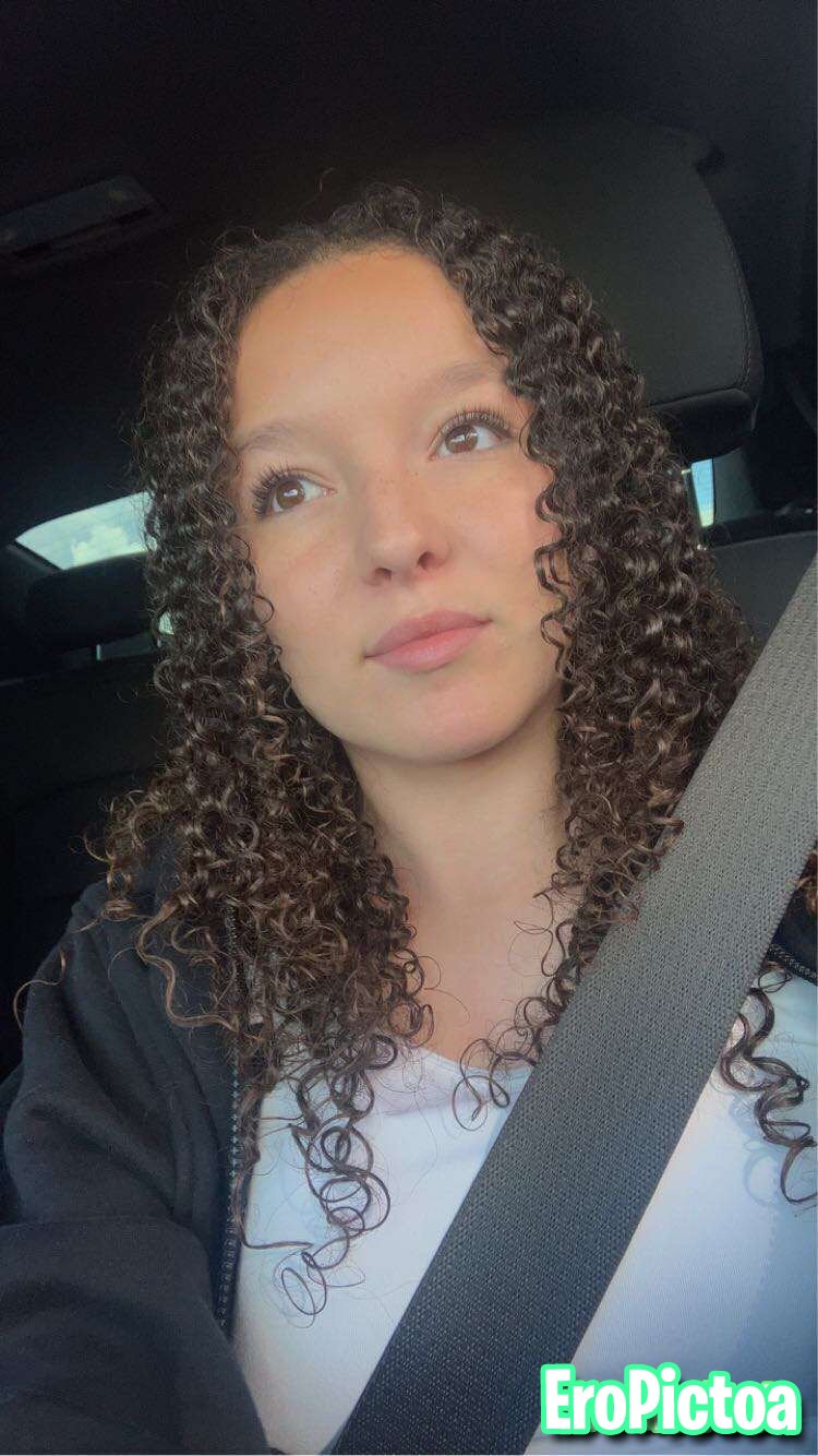 34: Submission - Olivia (18F) photo