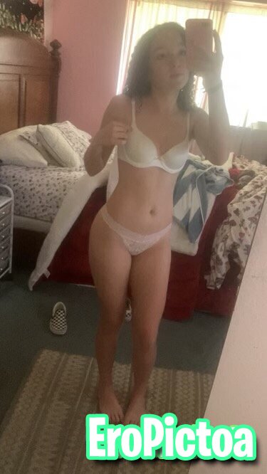 34: Submission - Olivia (18F) photo