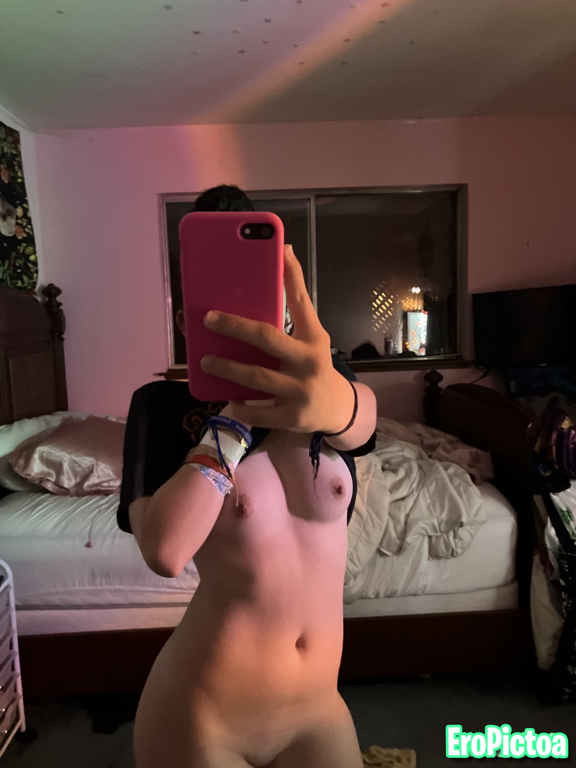 34: Submission - Olivia (18F) photo