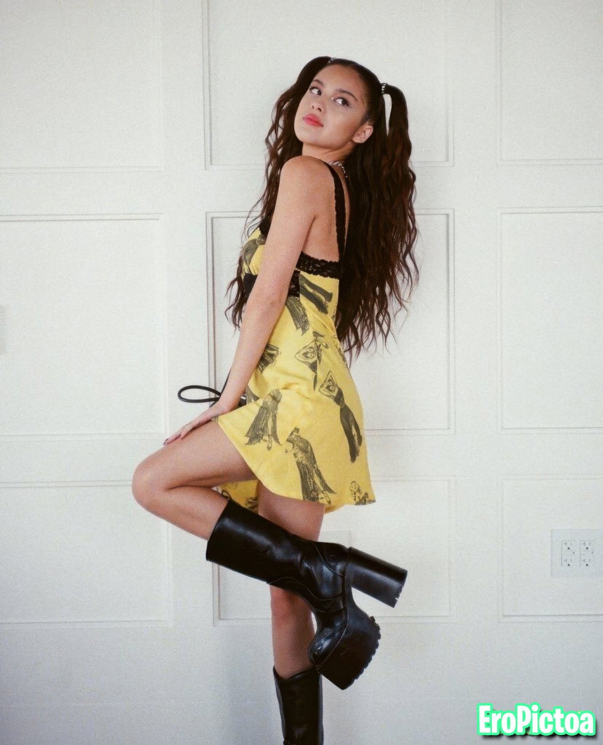 Olivia Rodrigo photo featuring celebrity - Part 11