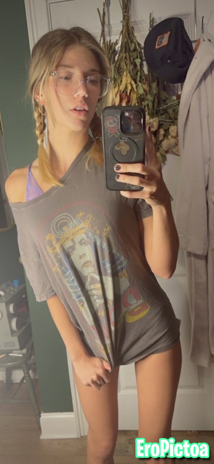 Teasing slut olivia photo