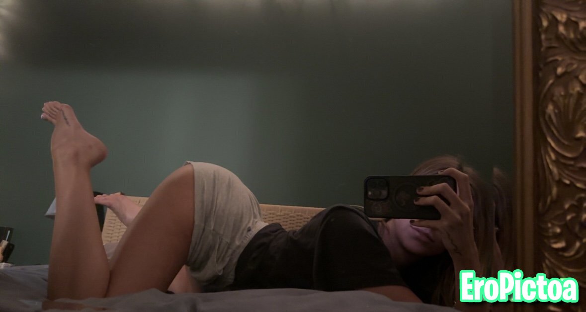 Teasing slut olivia photo