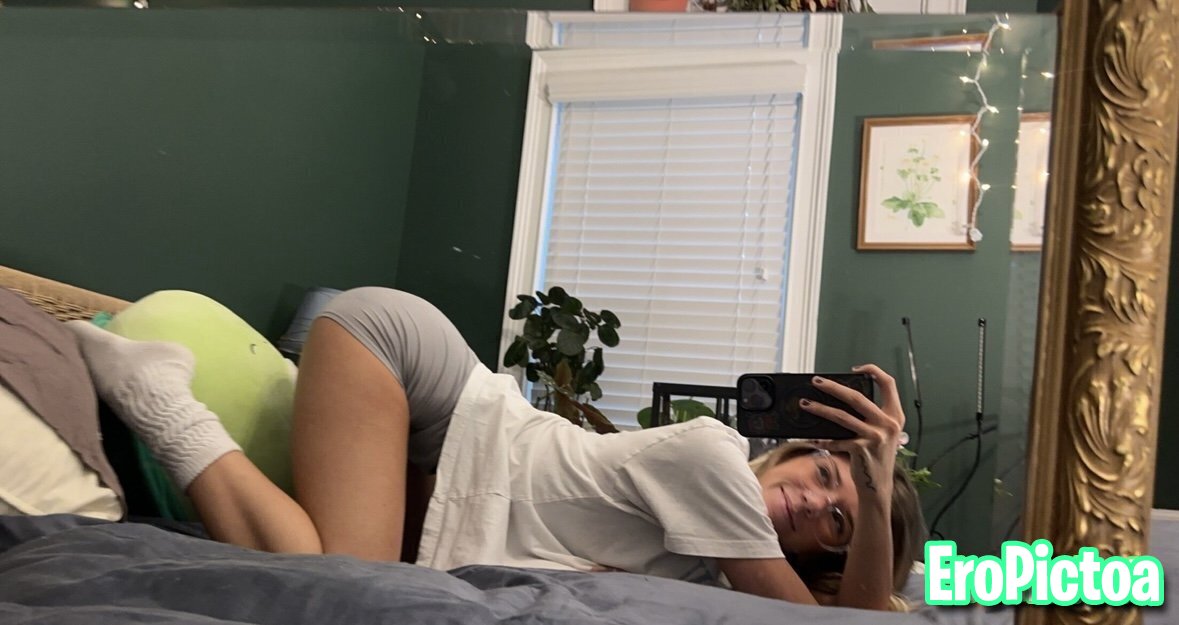 Teasing slut olivia photo