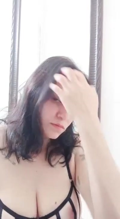 Thumbnail for safada gótica deliciosa e gostosa se exibindo uma delícia