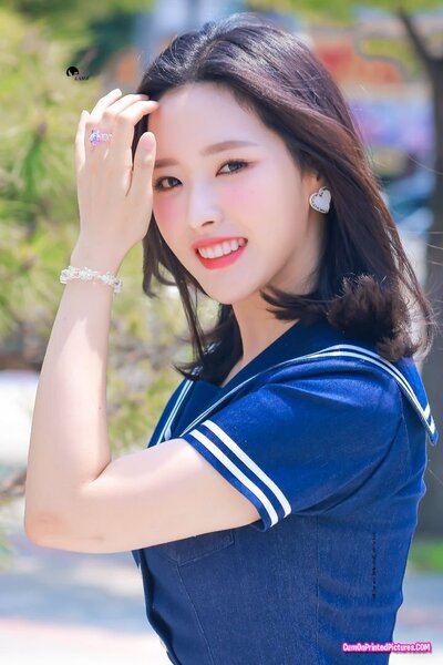Thumbnail for Olivia Hye LOONA