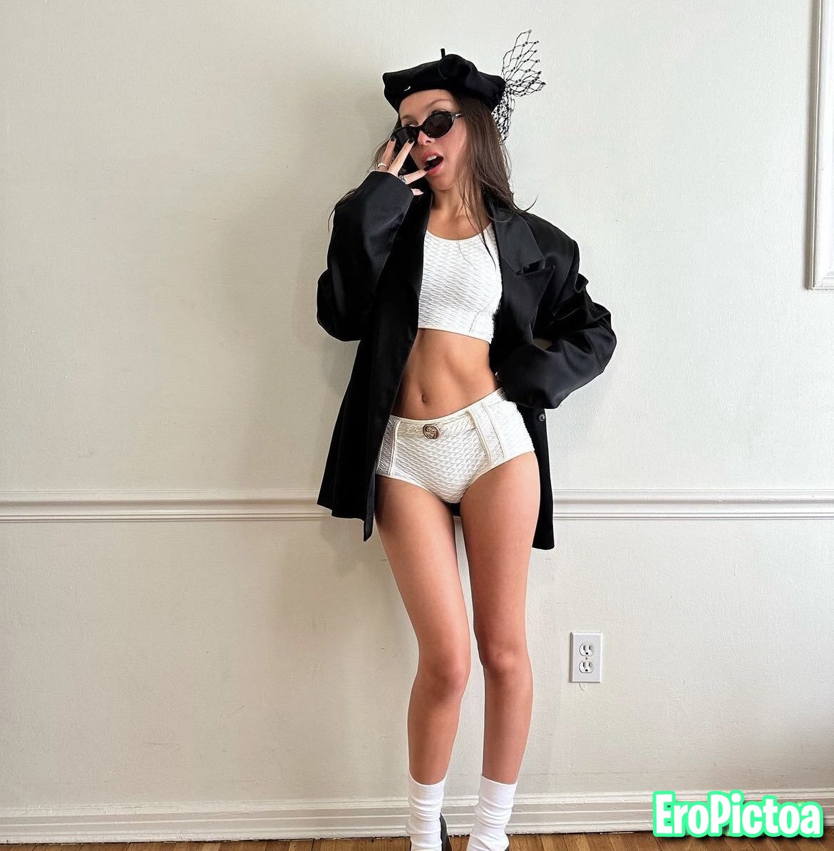 Olivia Rodrigo photo featuring Legs