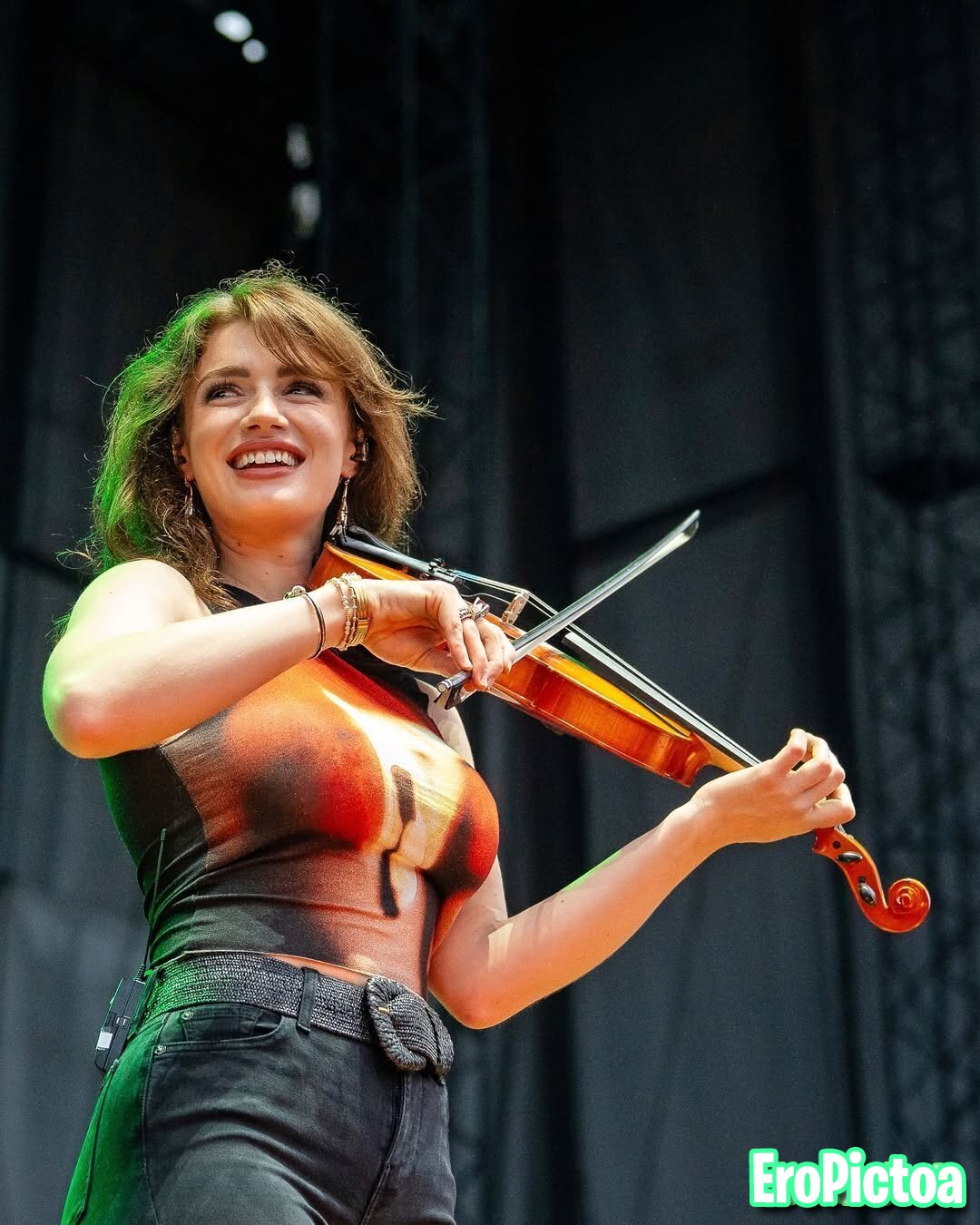 Hermosa música🎻 photo featuring Music