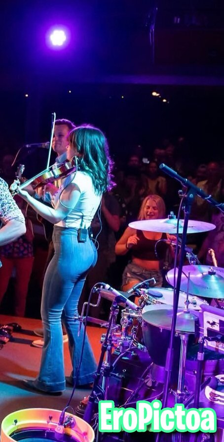 Hermosa música🎻 photo featuring Ass