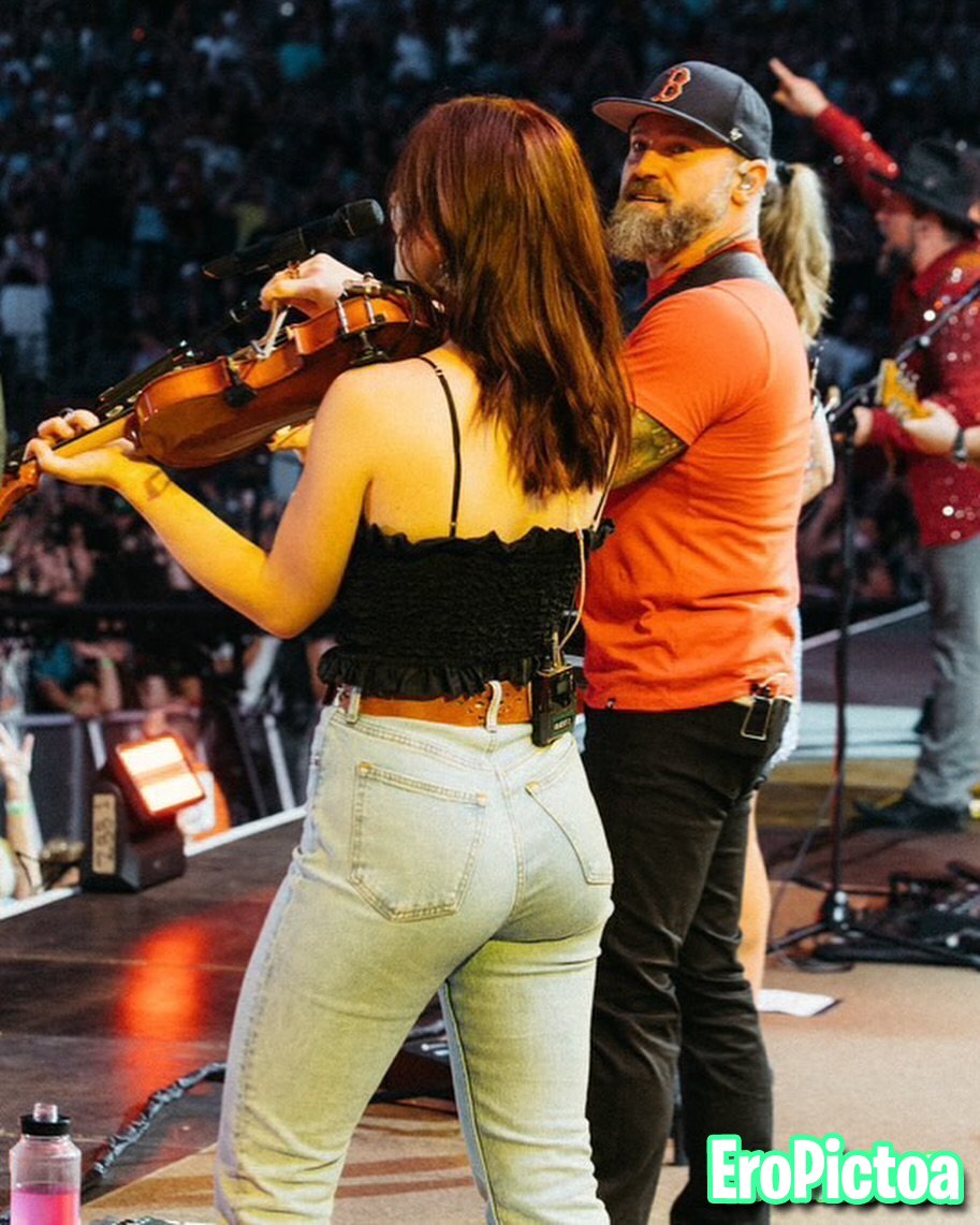 Hermosa música🎻 photo featuring Music