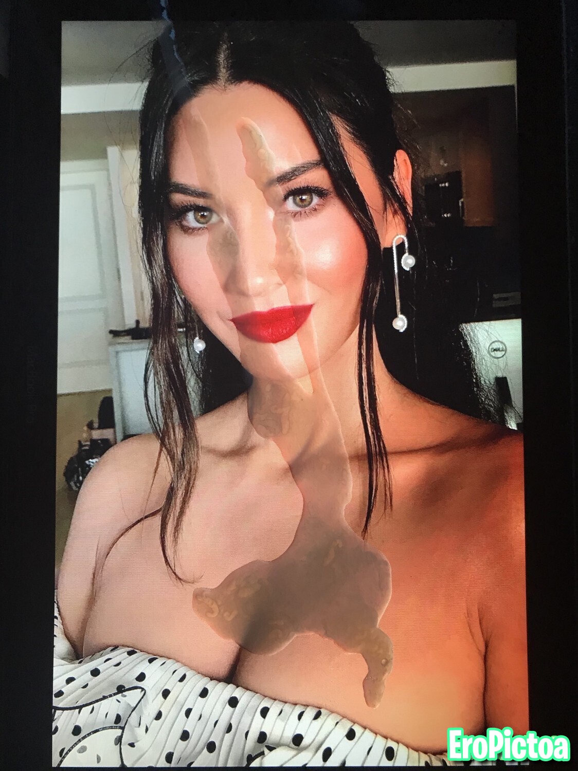 Olivia Munn tributes photo