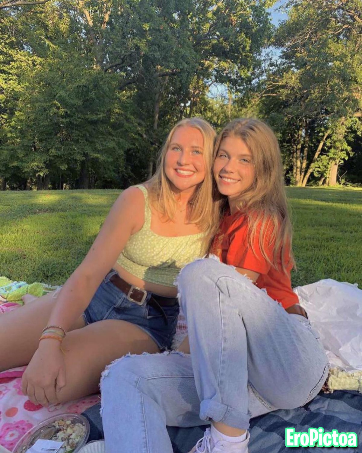 Olivia E photo featuring Irls