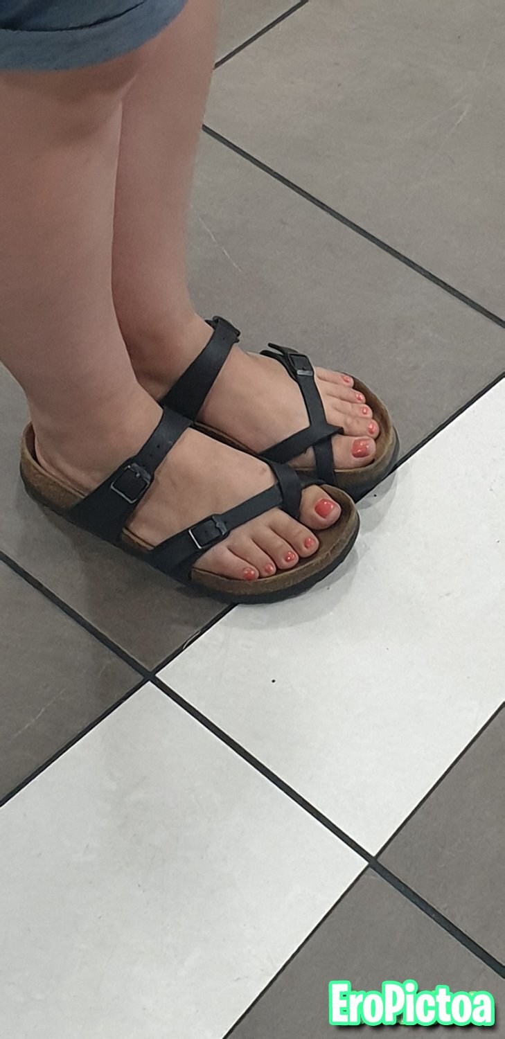 uk footsluts photo featuring foot - Part 20