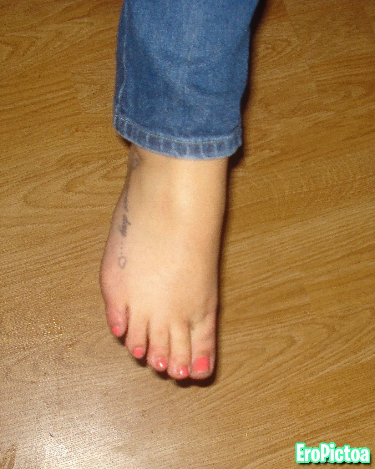 uk footsluts photo featuring soles - Part 45