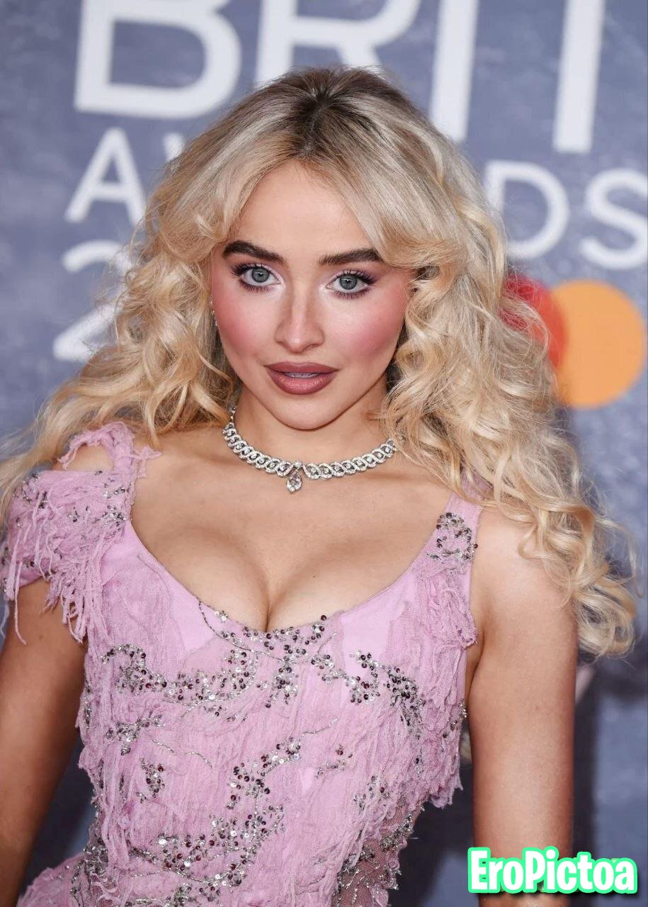 Sabrina Carpenter photo
