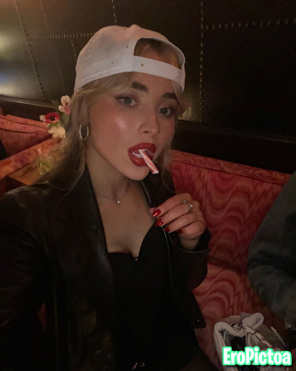 Sabrina Carpenter photo
