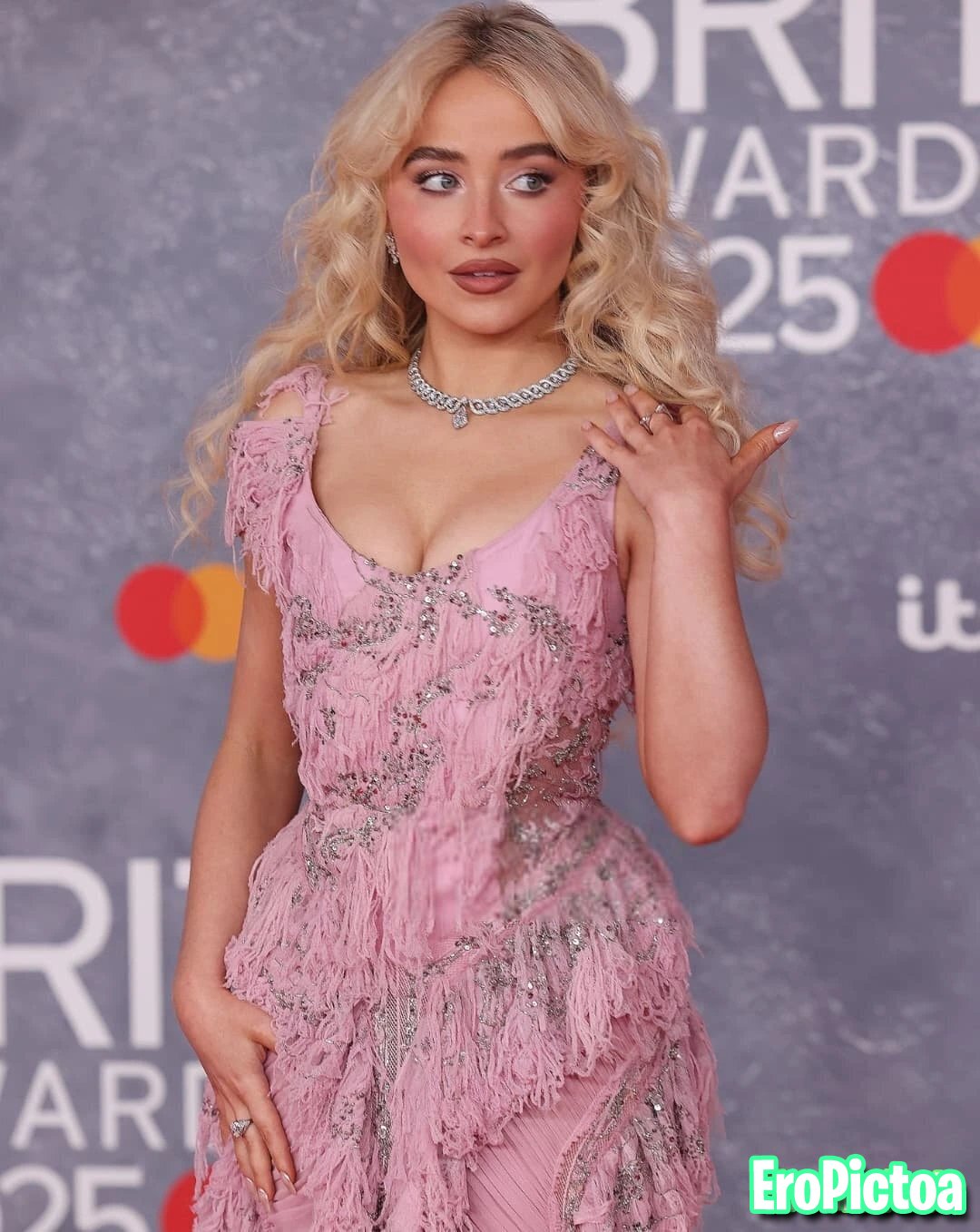 Sabrina carpenter photo featuring Loira - Part 6