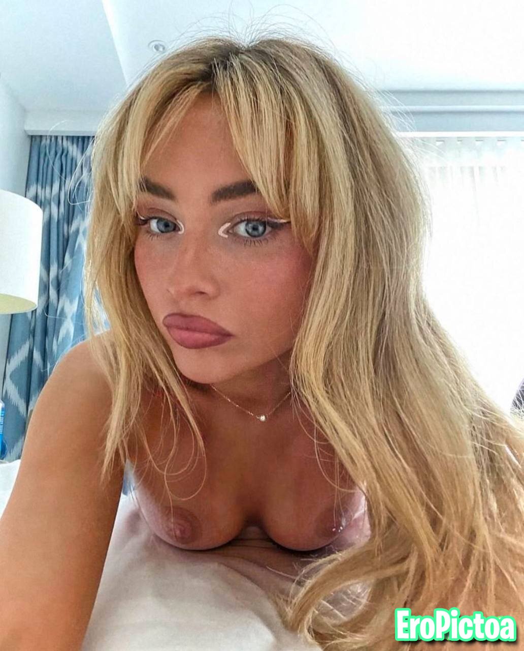 Sabrina carpenter fakes photo featuring mom - Part 12