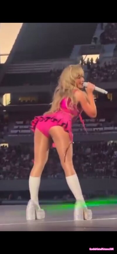 Thumbnail for Sabrina Carpenter shows us her beautiful ass