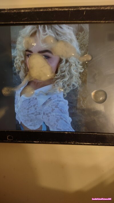Thumbnail for 💋 A short n' sweet Sabrina Carpenter facial load cum tribute 💋 (SOP) (Sabrina marathon 🏃)