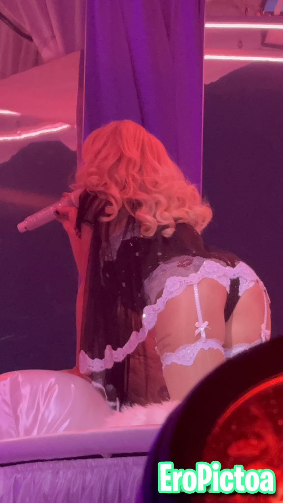 Sabrina Carpenter photo featuring taste - Part 48