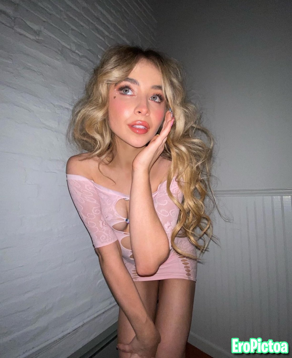 Sabrina Carpenter photo featuring Espresso - Part 71