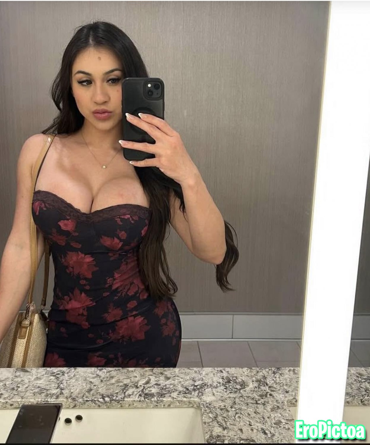 Good baby photo featuring big tits - Part 2