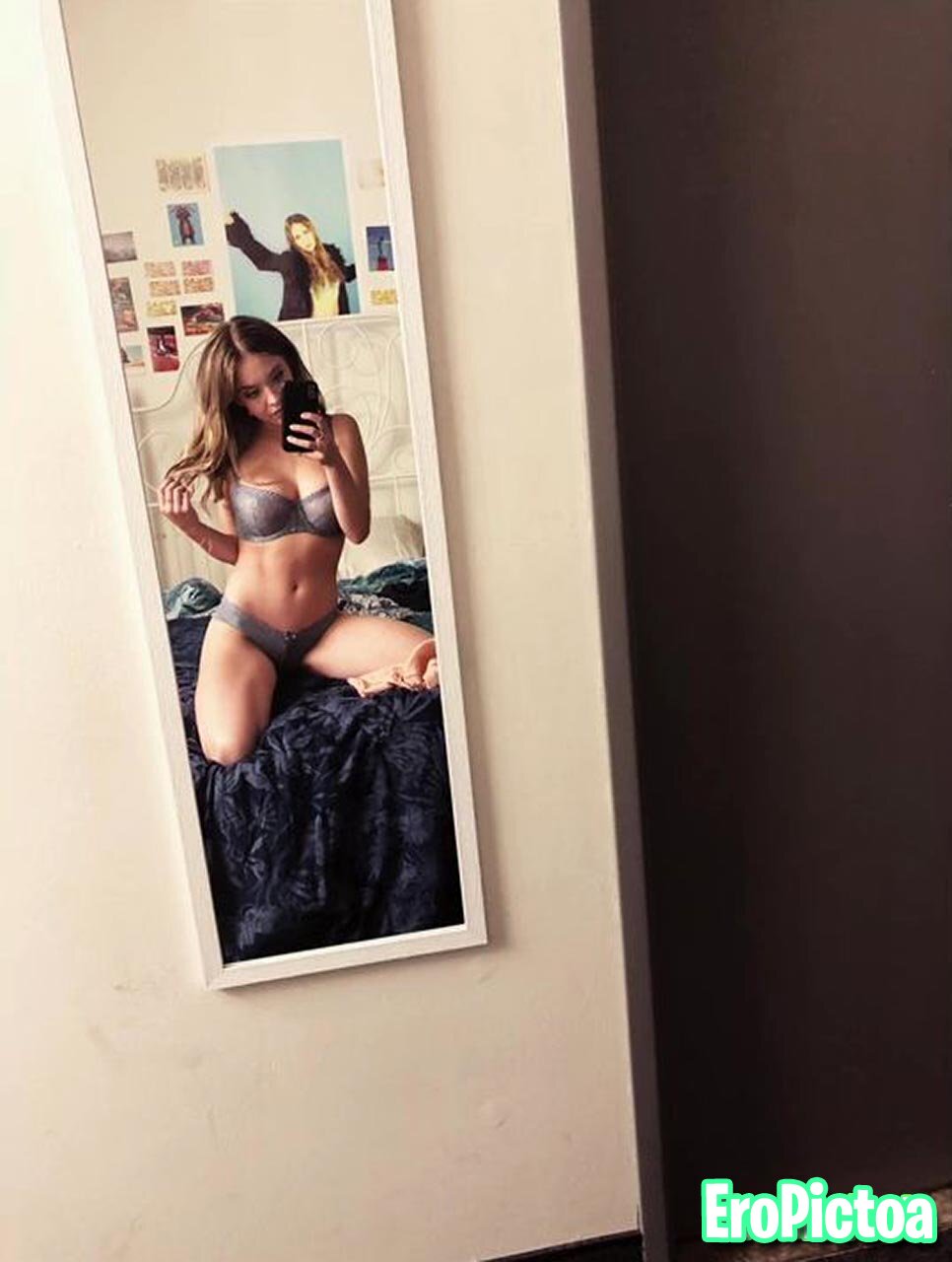 Sydney Sweeney Nudes photo featuring Naked