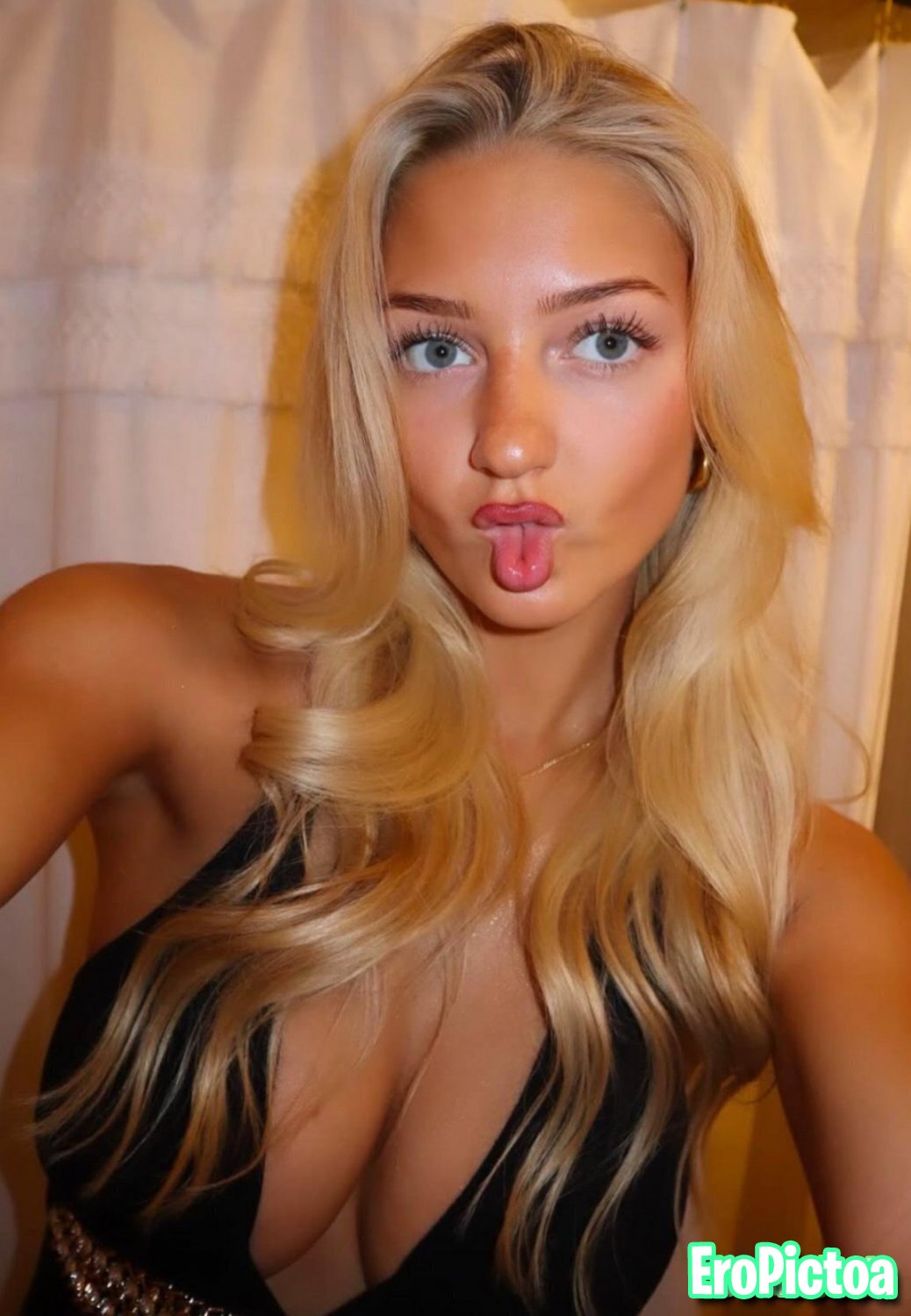 Sydney Thomas photo featuring Tits - Part 27 Sydney Thomas photo featuring Tits - Part 27