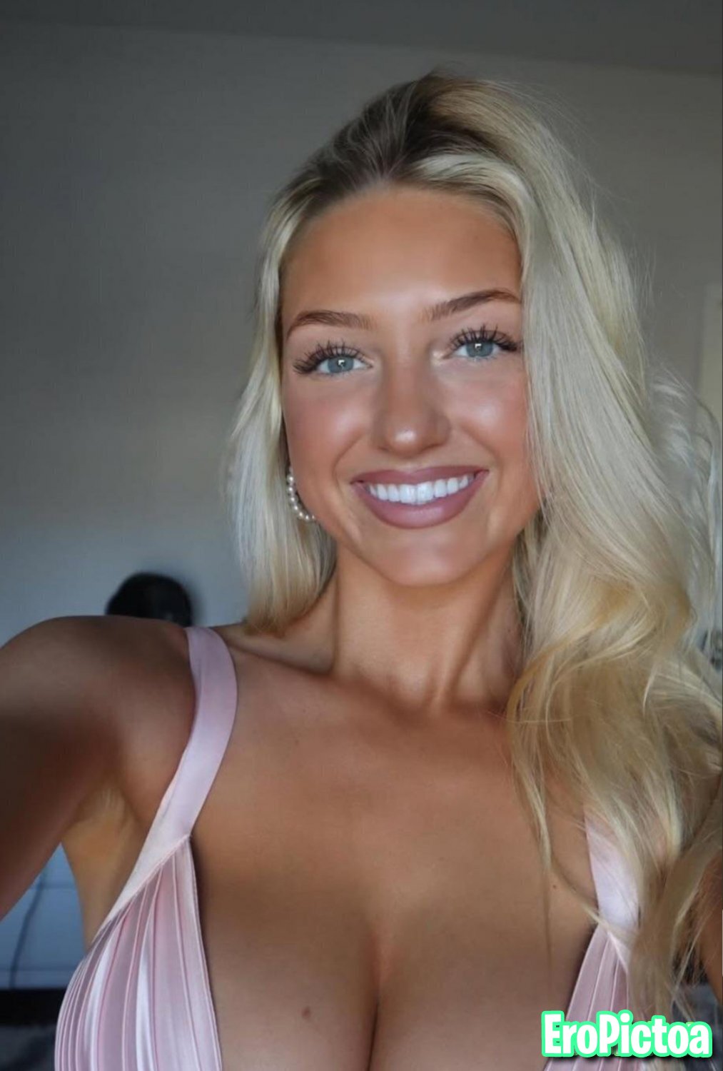 Sydney Thomas photo featuring boobs - Part 32 Sydney Thomas photo featuring boobs - Part 32