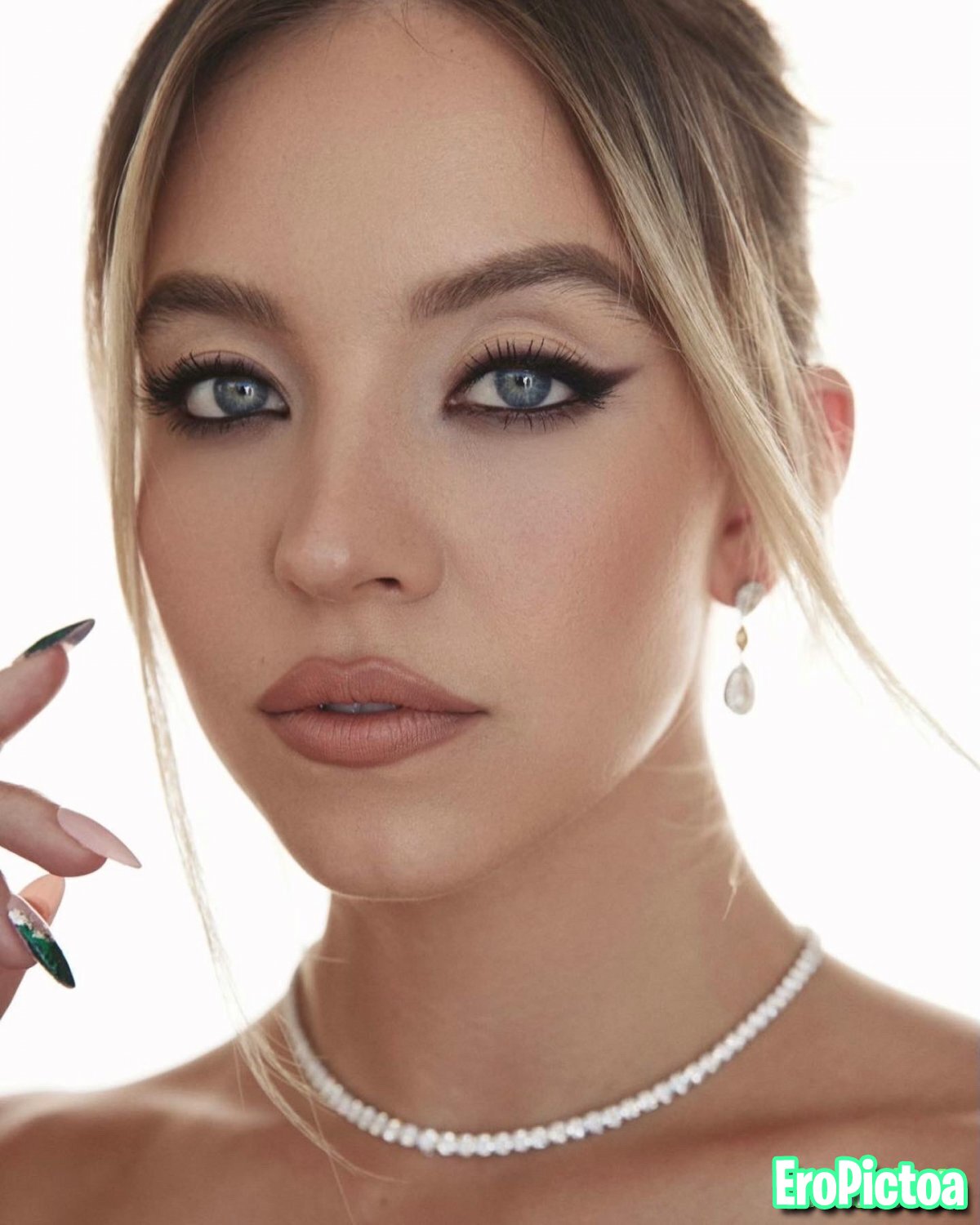 Sydney Sweeney (includes nudes) photo featuring Boobs - Part 85