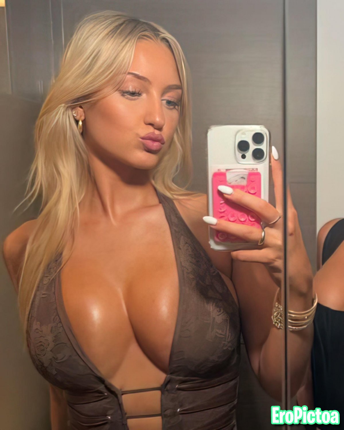Overnight Sensation photo featuring blonde - Part 25