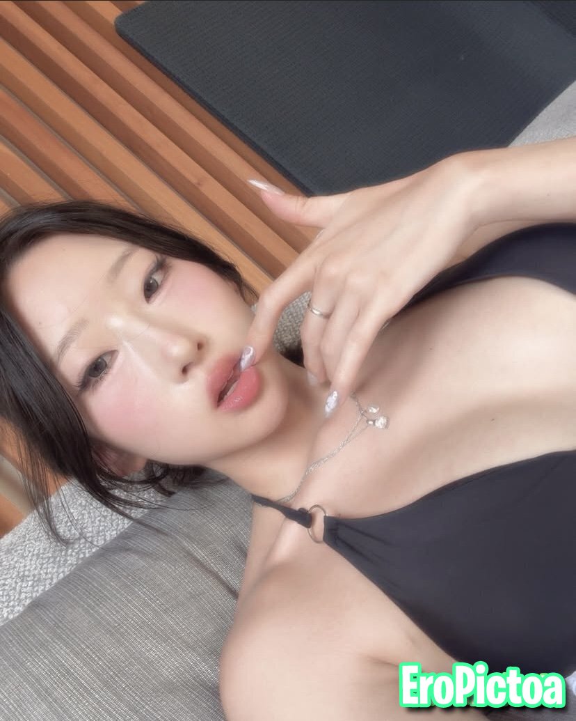 Hot Asian Tiktoker leaks photo featuring Asian - Part 3