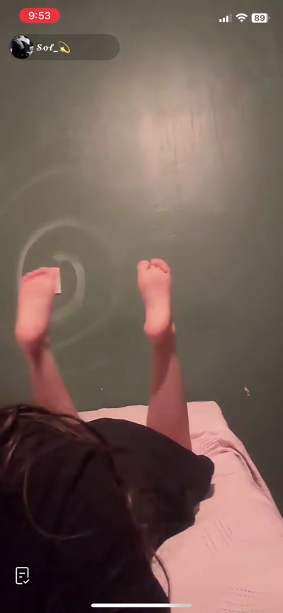 Thumbnail for Morrita mexicana muestra los pies en live de tiktok