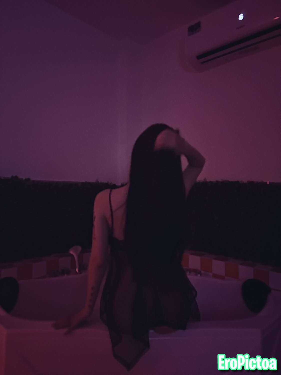 Ladyboy Donna photo