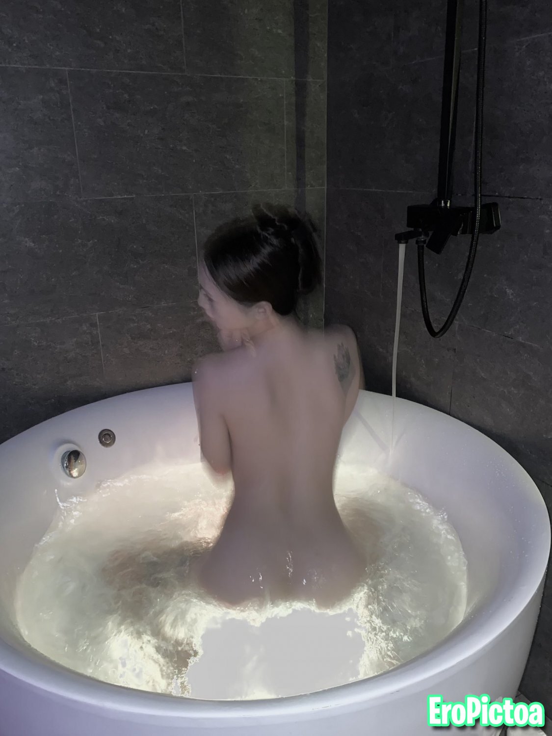 Ladyboy Donna photo
