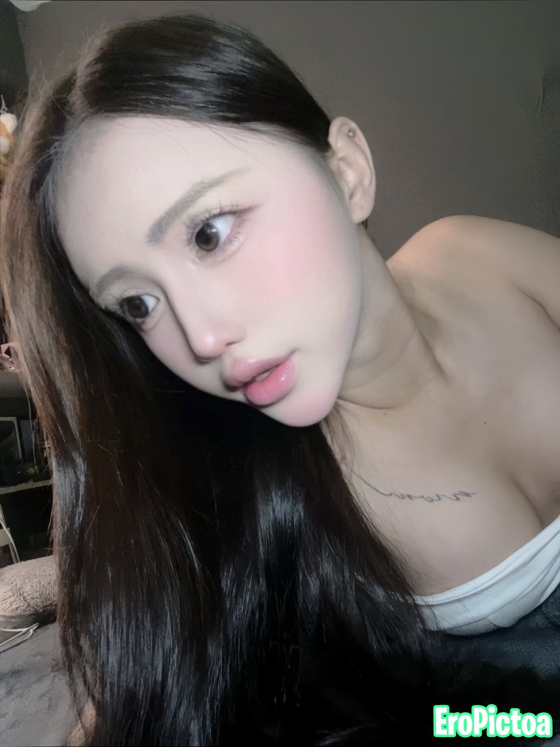 Ladyboy Donna photo