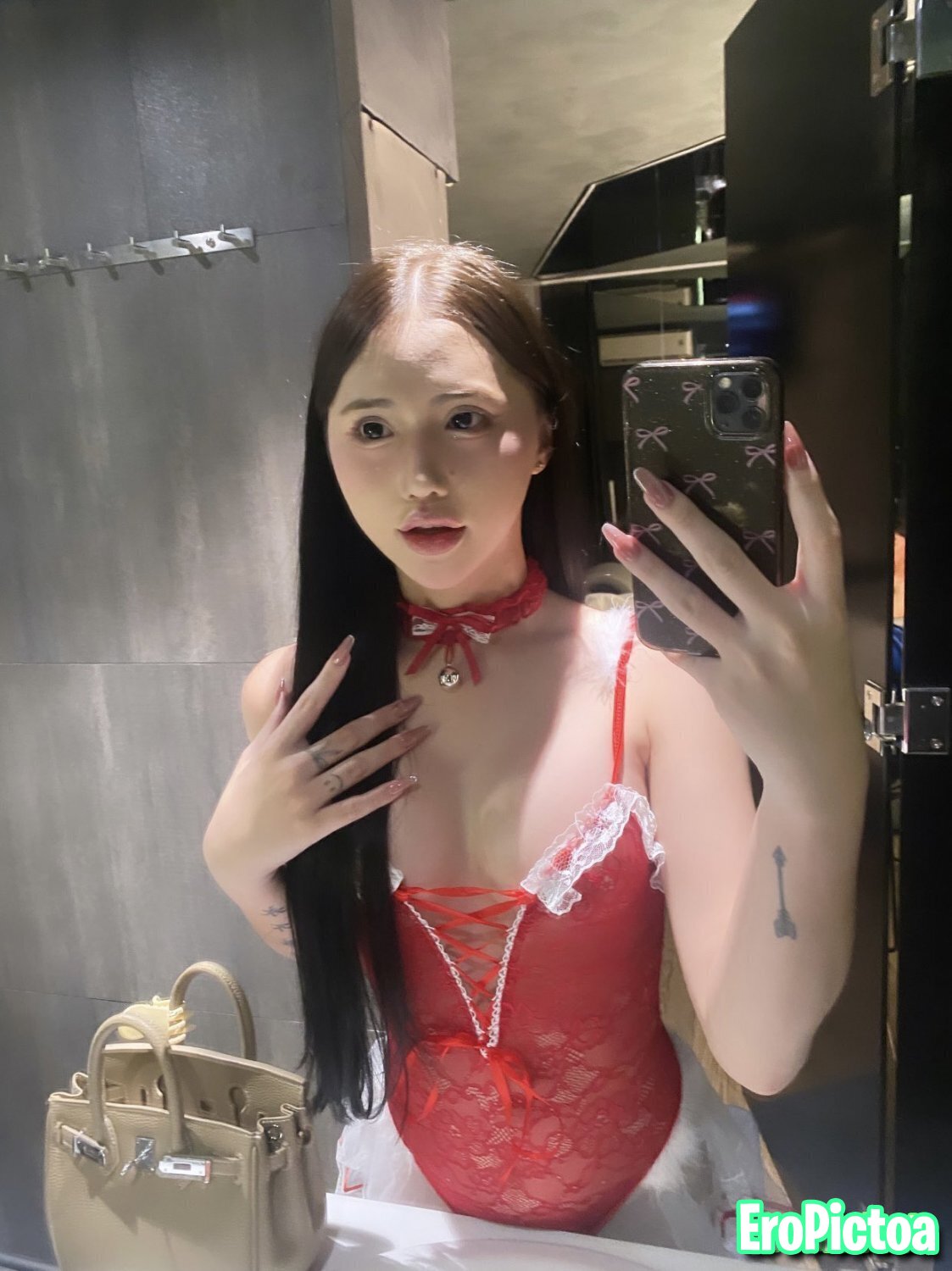 Ladyboy Donna photo