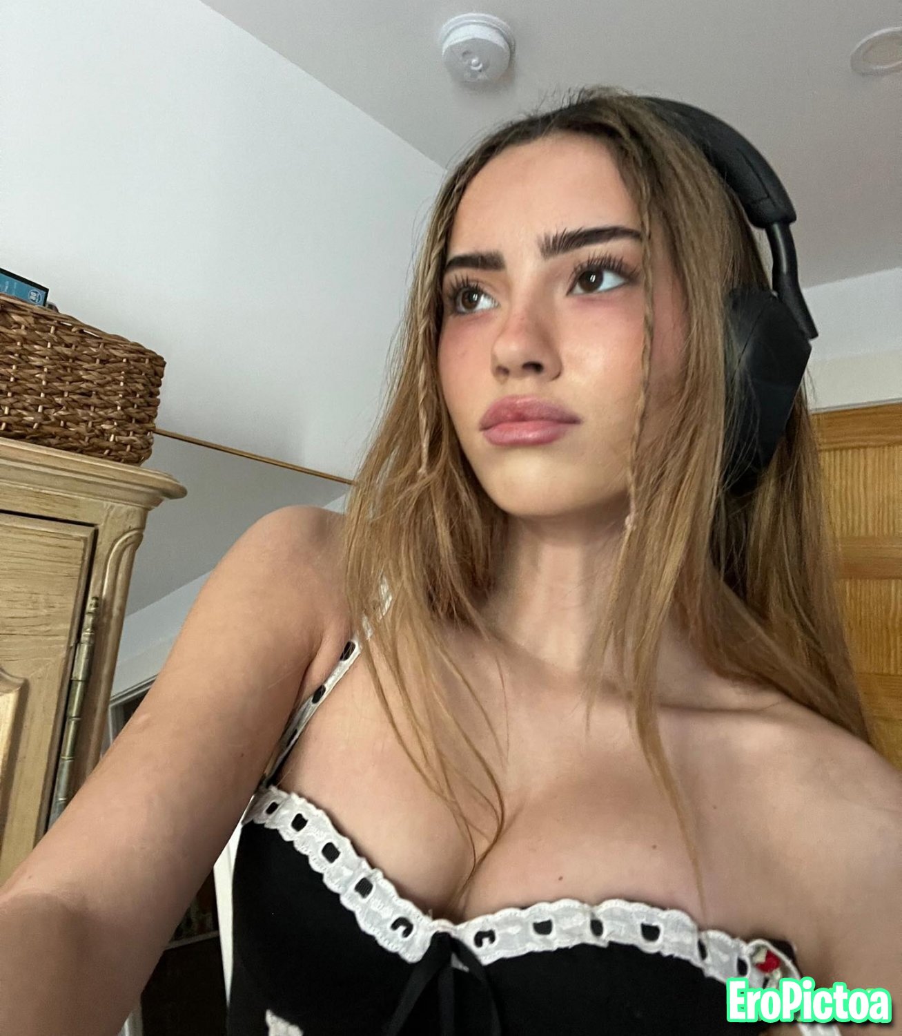 Julia Ernst Teen TikToker photo featuring Feet