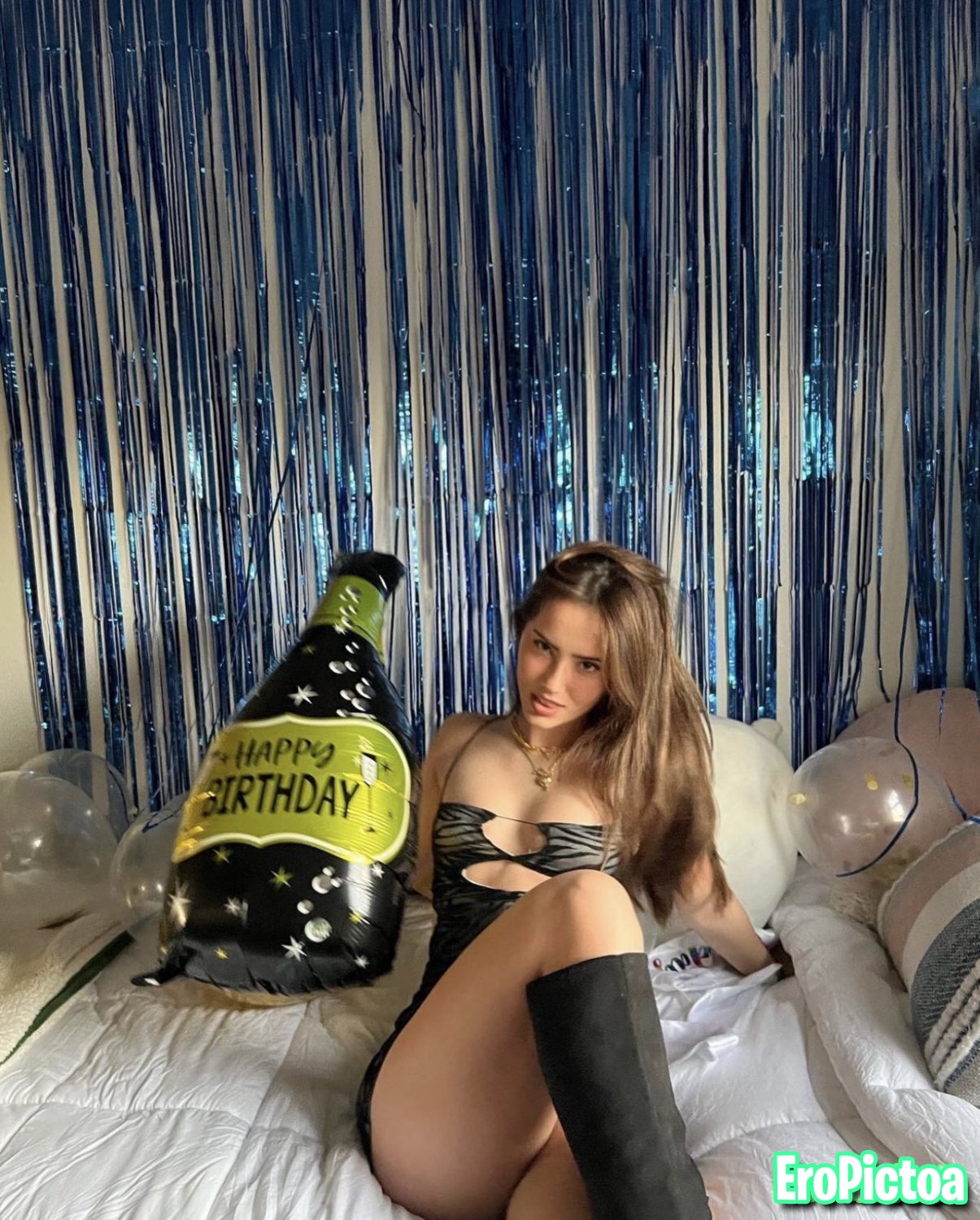 Julia Ernst Teen TikToker photo featuring Booty
