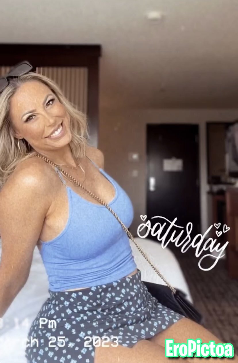 Texas pawg Robyn fields photo featuring bigass