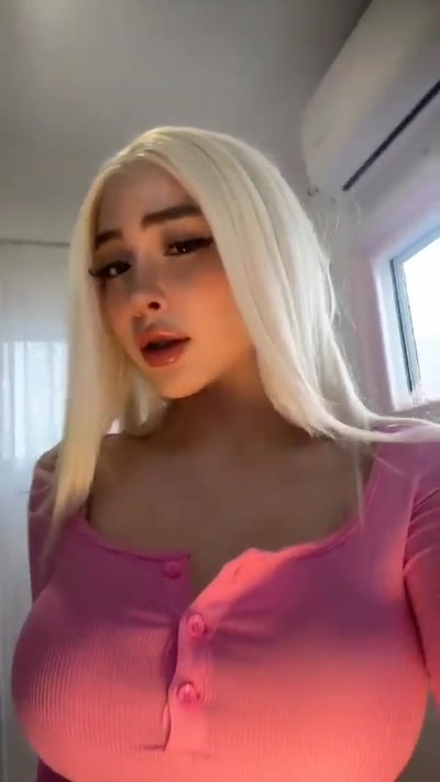 Thumbnail for Rica mexicana, tiktoks de ella bailando, muy sexy