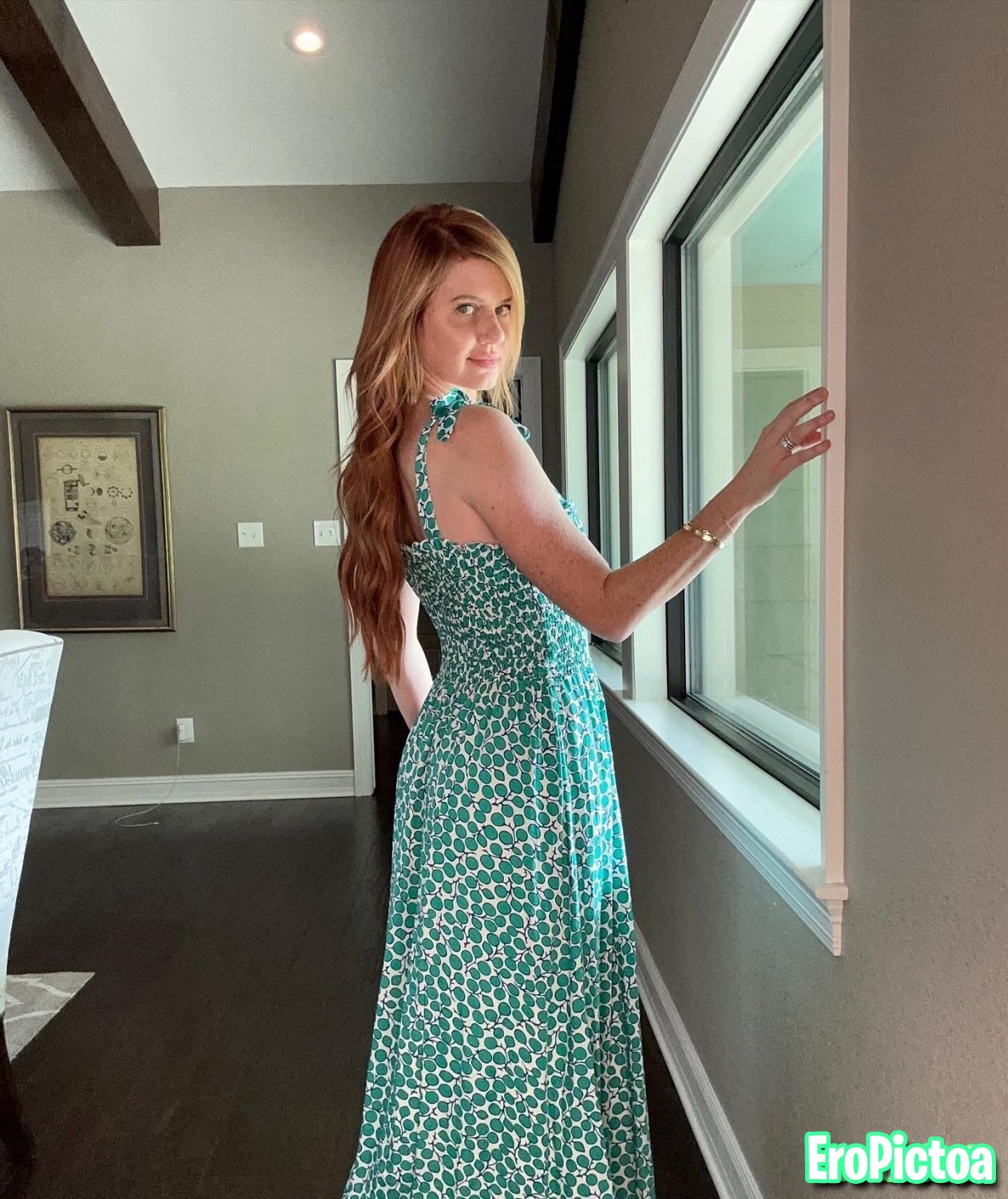 MILF tiktoker photo featuring dm