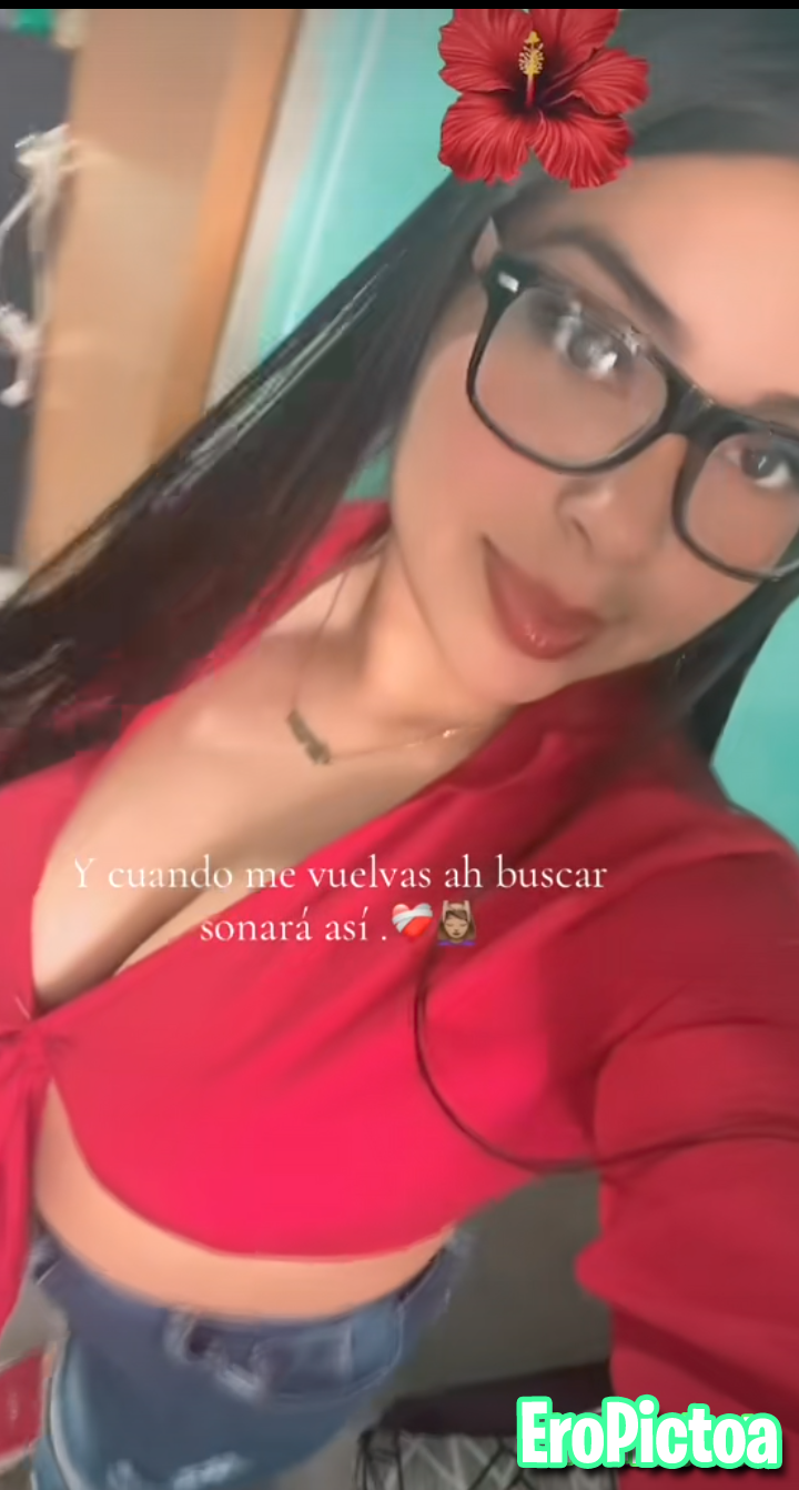 Teresita Güila https://vt.tiktok.com/ZSk6WHpLX/ photo featuring Mujer En Chanclas