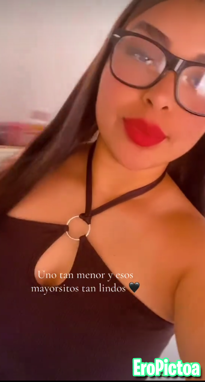 Teresita Güila https://vt.tiktok.com/ZSk6WHpLX/ photo featuring Mujer En Chanclas