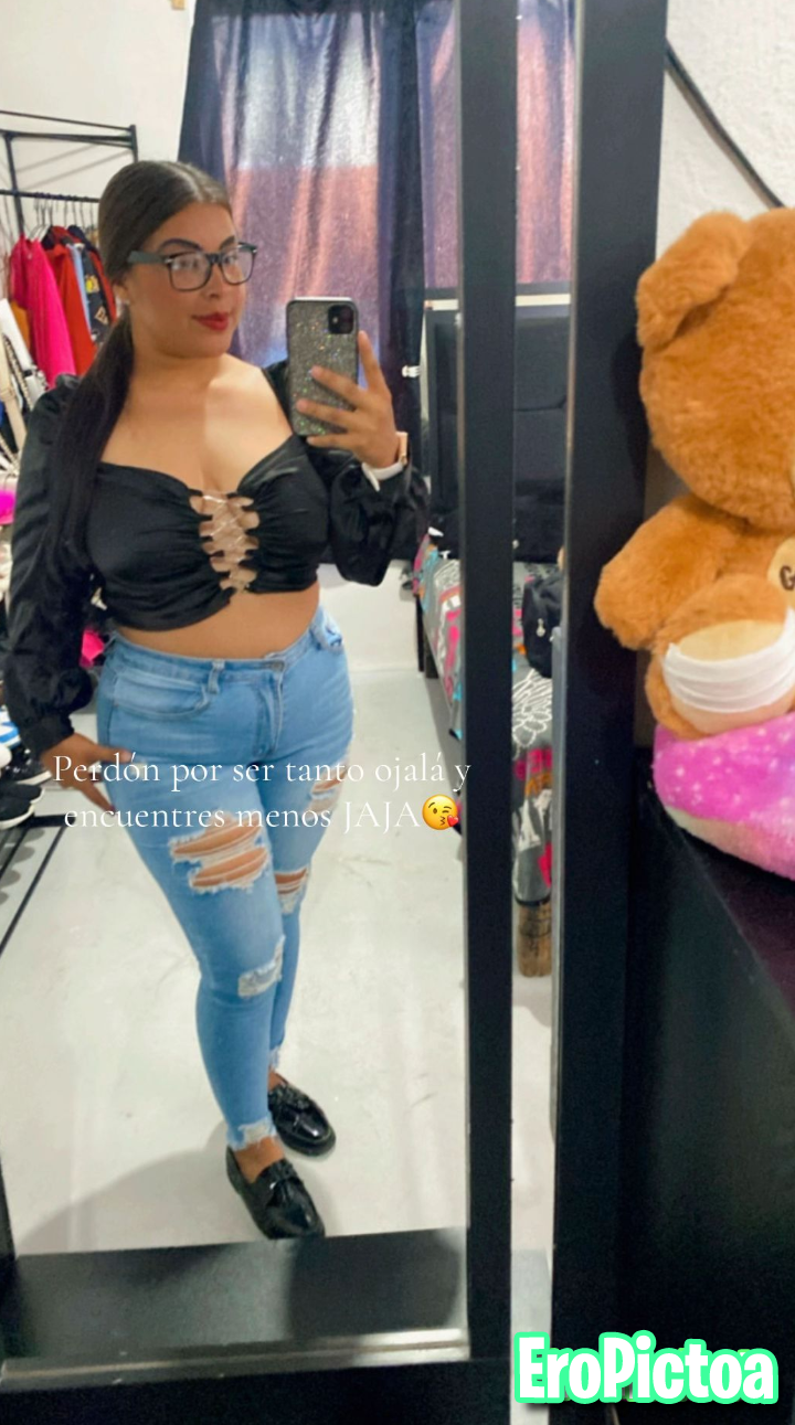 Teresita Güila https://vt.tiktok.com/ZSk6WHpLX/ photo featuring Mujer En Chanclas