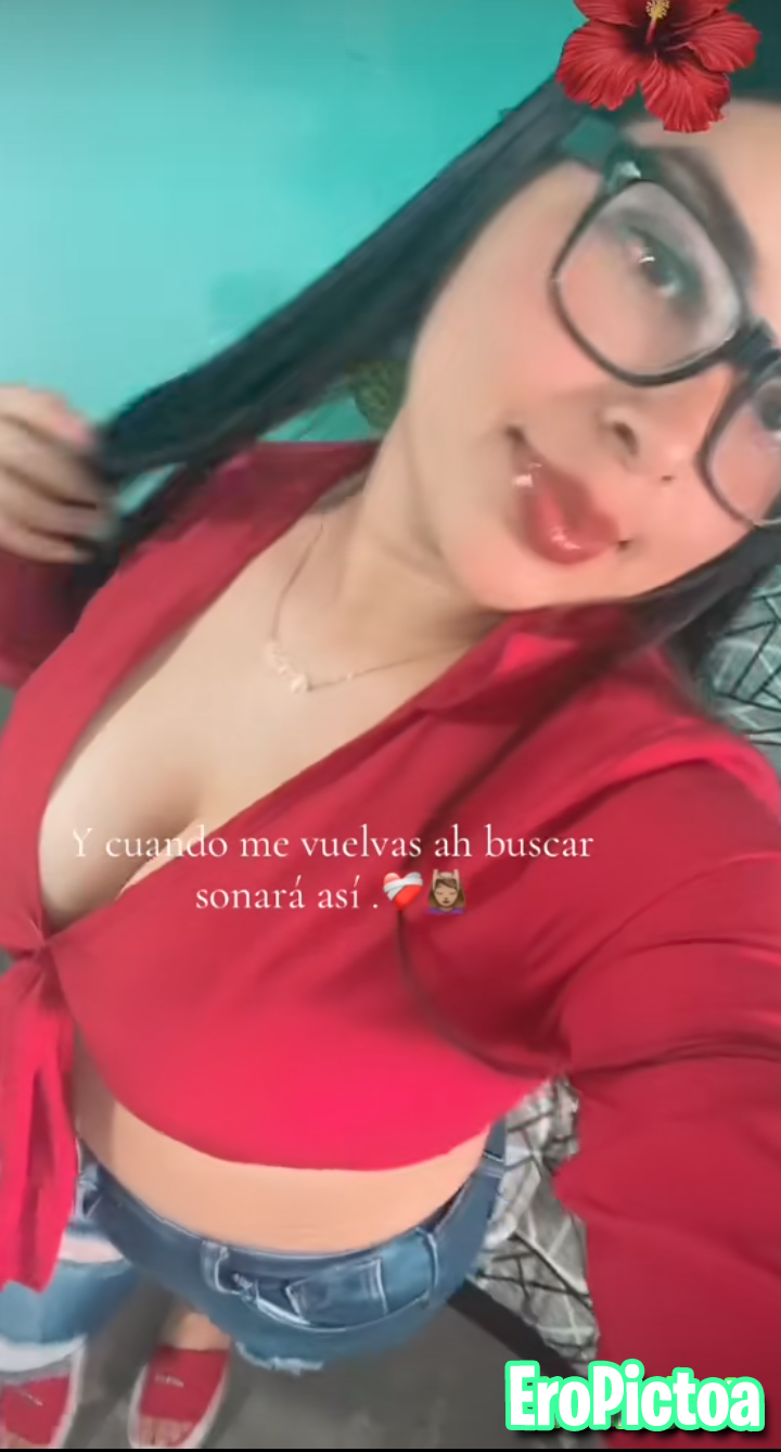 Teresita Güila https://vt.tiktok.com/ZSk6WHpLX/ photo featuring Mujer En Chanclas